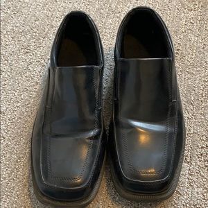 Men’s black dress shoes